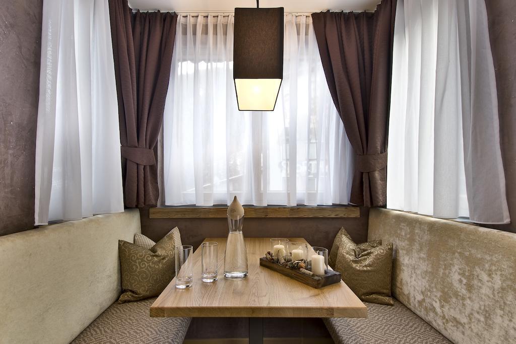 Pete Alpine Boutique Hotel - Klein Und Fein - Private Spa Suiten Und Zimmer St. Anton am Arlberg Rom bilde